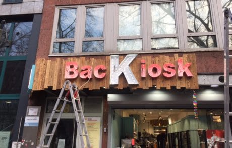 LED-Technik für Außenwerbung von Backkiosk